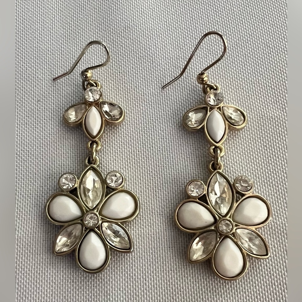 Beautiful Silvertone and White Flower Earrings!